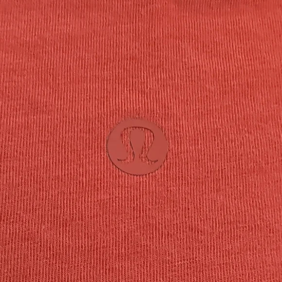 Lululemon Cates Tee in Aztec Brick EUC - Picture 5 of 6